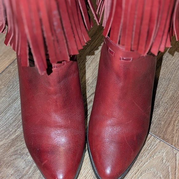 Red Fringe Western Boots - Picture 4 of 11